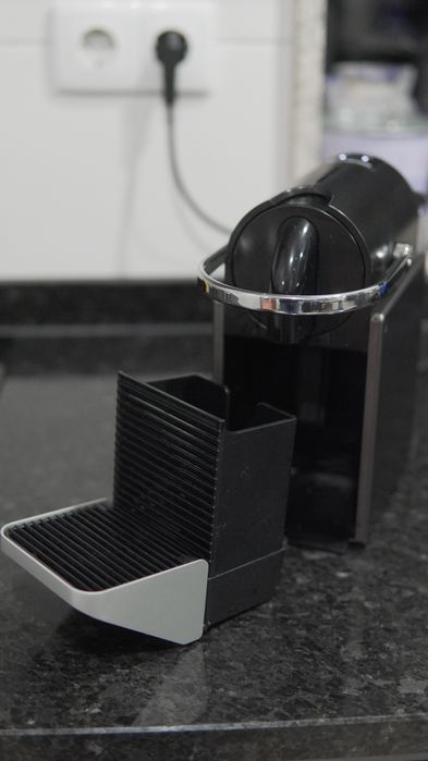 Máquina Café Nespresso Pixie Titan
