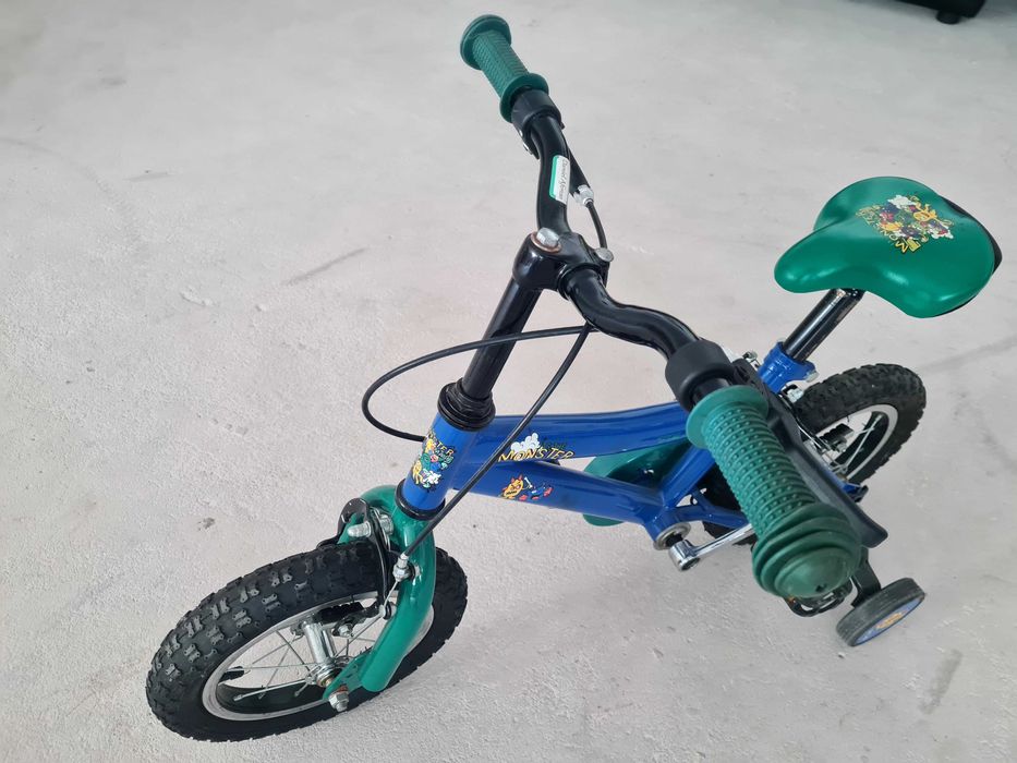 Bicicleta infantil com rodinhas de apoio