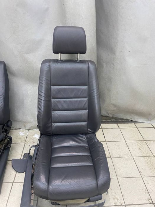 Автомобільні сидінння