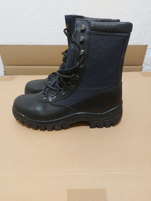 Botas FAL pretas tamanho 40 novos, oferecem conforto e durabilidade