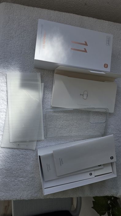 Xiaomi 11T com caixa e acessórios