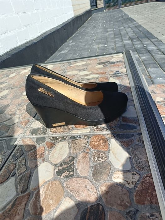 Продам жіночі туфлі