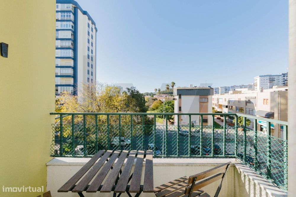 Apartamento T2 Carnaxide junto ao centro cívico