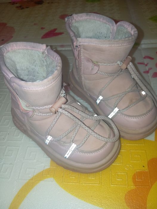 Зимові чоботи дівчинка