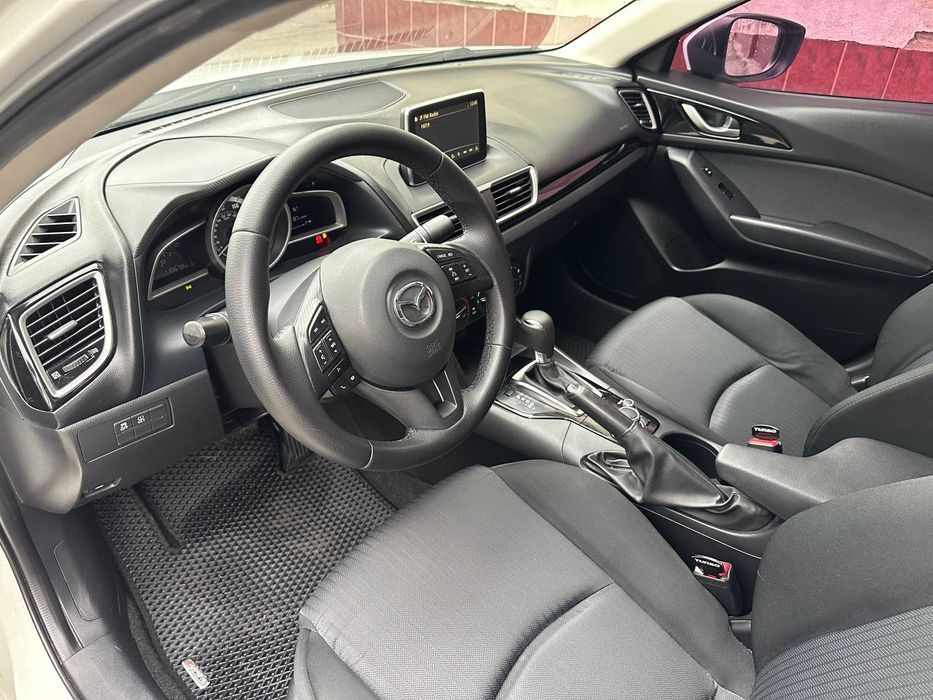 Продам Mazda 3 2015
