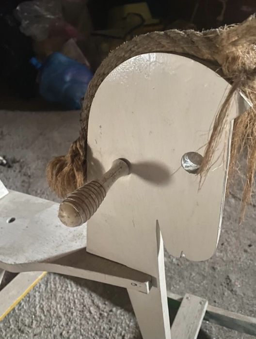 Vendo/ Troco Cavalinho de madeira de criança