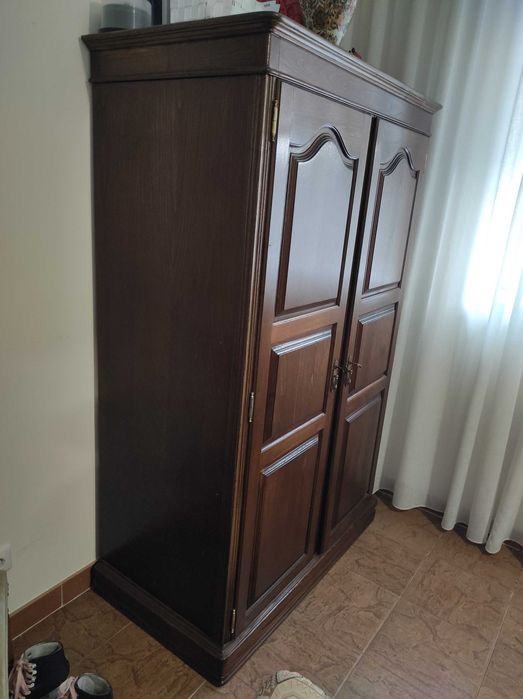 Conjunto de Quarto Completo (Cama, Cómoda, Roupeiro e 2 Camiseiros)