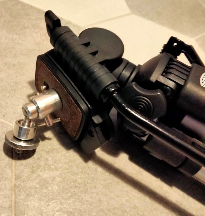 STATYW fotograficzny. Mocna konstrukcja.