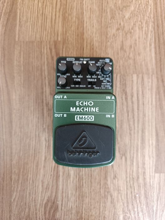 Behringer EM 600