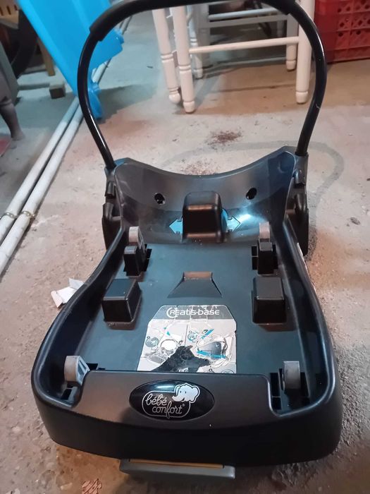 Ovo Bébé Confort Creatis vermelho + base Isofix