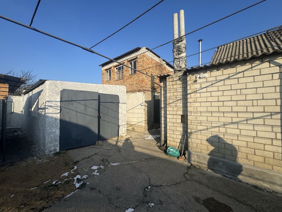 Продам будинок. Свій двір!!