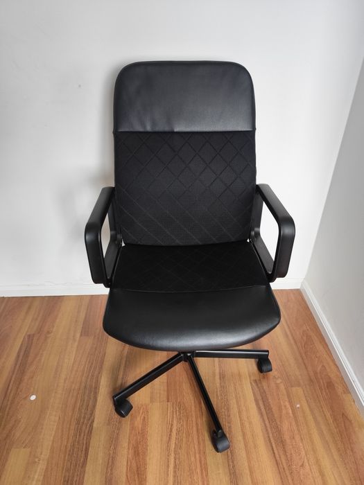 Cadeira giratória IKEA