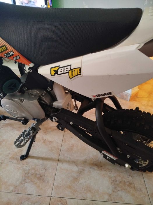 Vendo mota ou troco por um carro