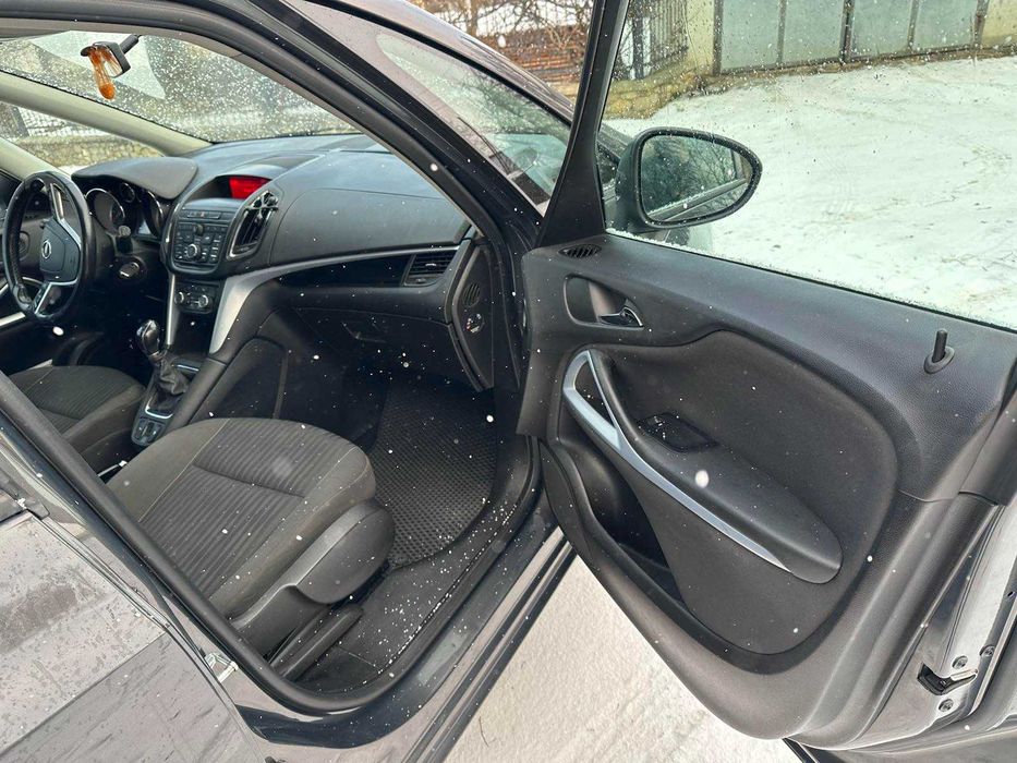 Opel Zafira Tourer 2015