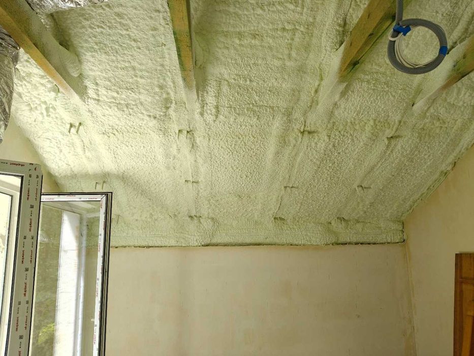 Ocieplenia pianą PUR Izolacja poddasza pianką PUR Łódź