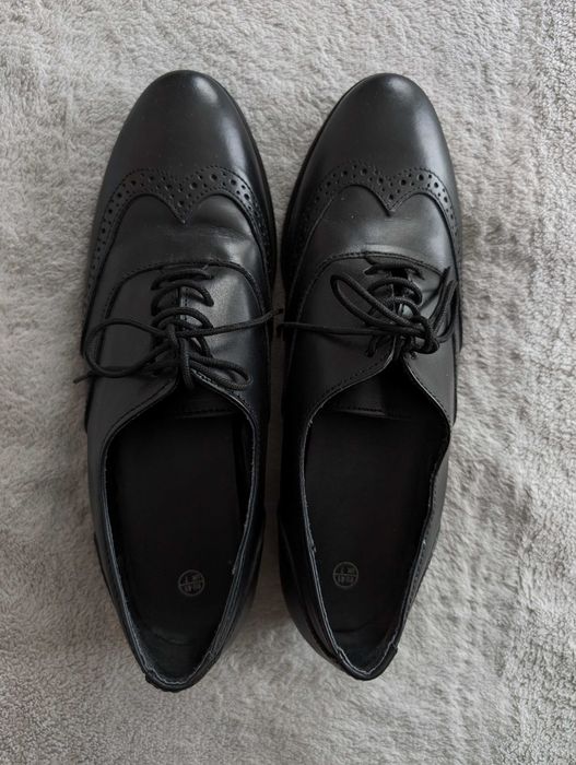 Czarne eleganckie skórzane wiązane buty wizytowe 41 skóra naturalna