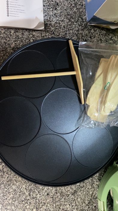 Crepeira-2 em 1 pouco usada, quase nova