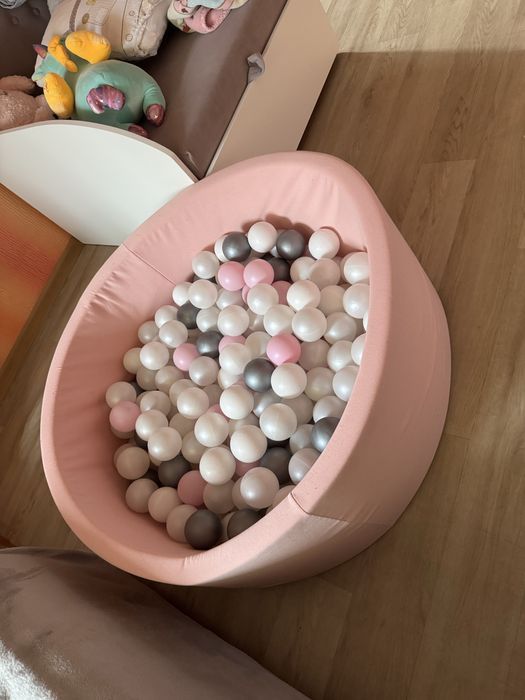 Сухий басейн з кульками