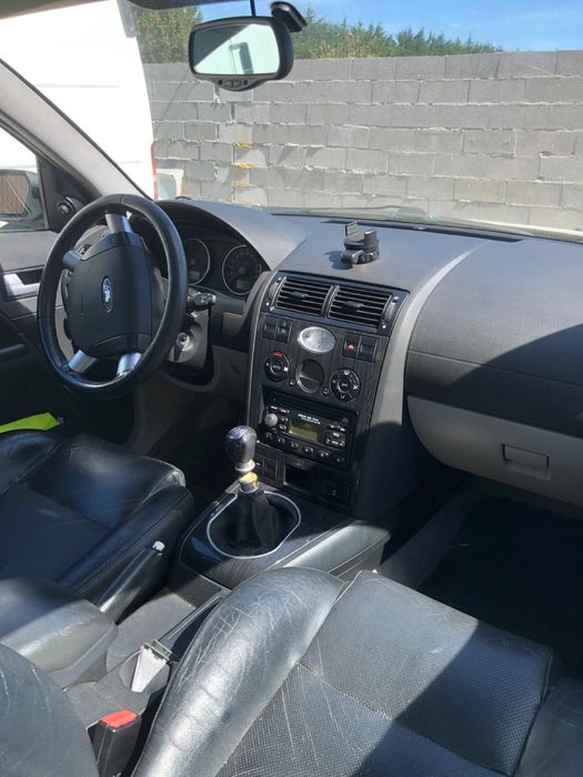 Ford Mondeo 2.0 TDCi Ghia (2001) – Muito Estimado, Bancos em Couro e Teto Panorâmico