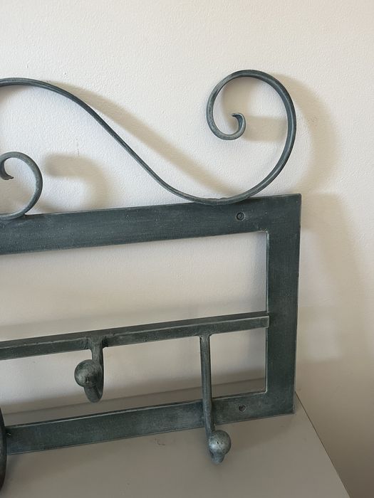 Cabide em ferro forjado azul