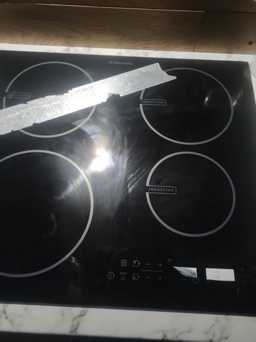 Индукционная варочная поверхность Electrolux