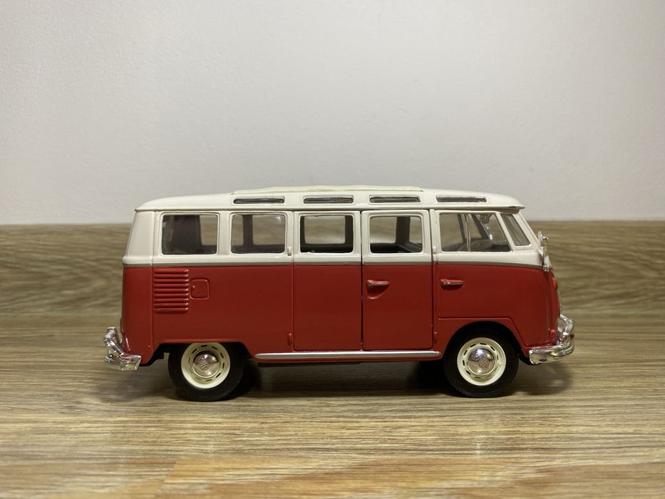 Model Maisto Volkswagen Van „Samba”