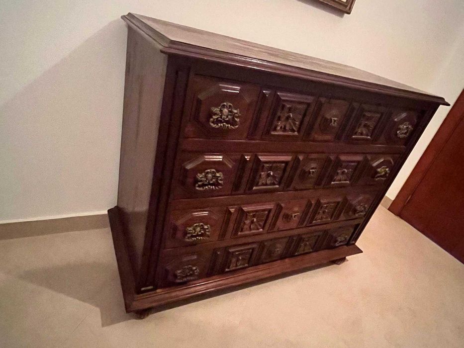 Cómoda Antiga em Madeira