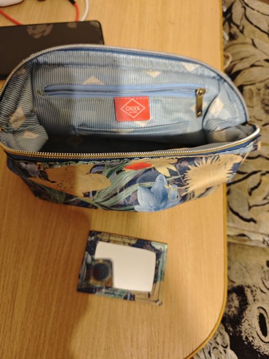 Zestaw dwóch kosmetyczek