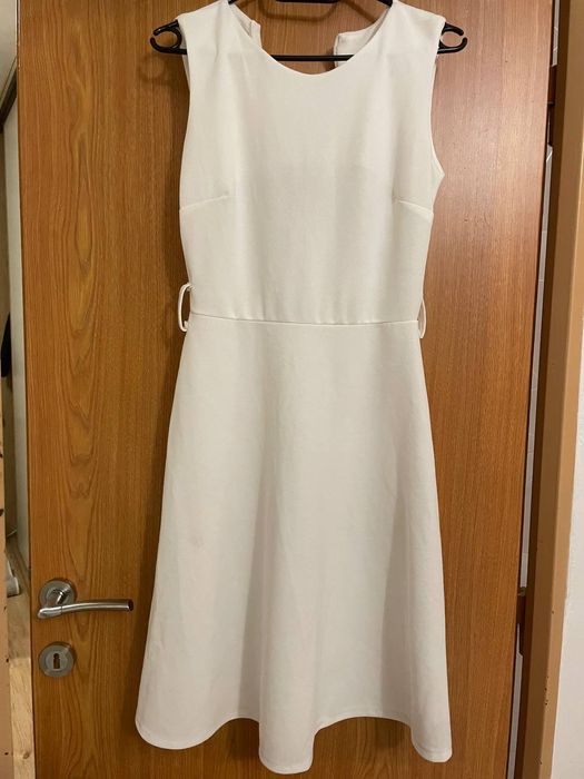 Сукня біла , в гарному стані