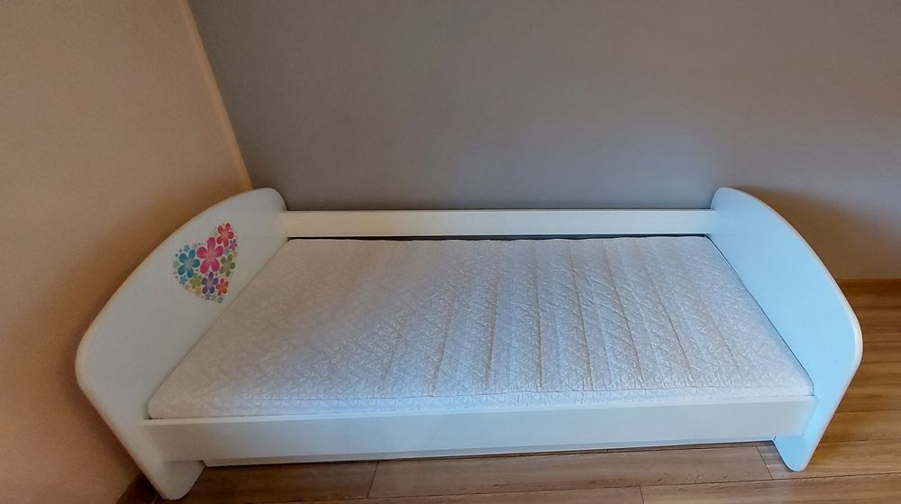 Łóżko dziecięce z szufladą materac 90x190 z barierką