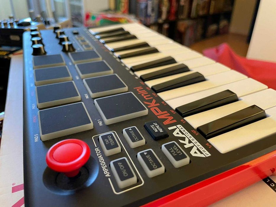 DJ/Sound Mixing Set (Akai MPKmini+Xenyx302USB+Mic. t.bone)