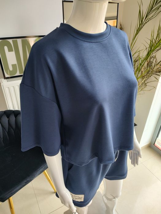 Masełkowy letni komplet dresowy z króką bluzą - granatowy One size