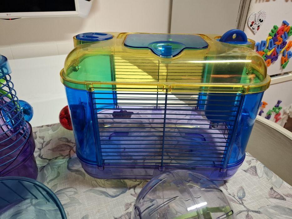 Duas gaiolas para Hamster com vários  acessórios