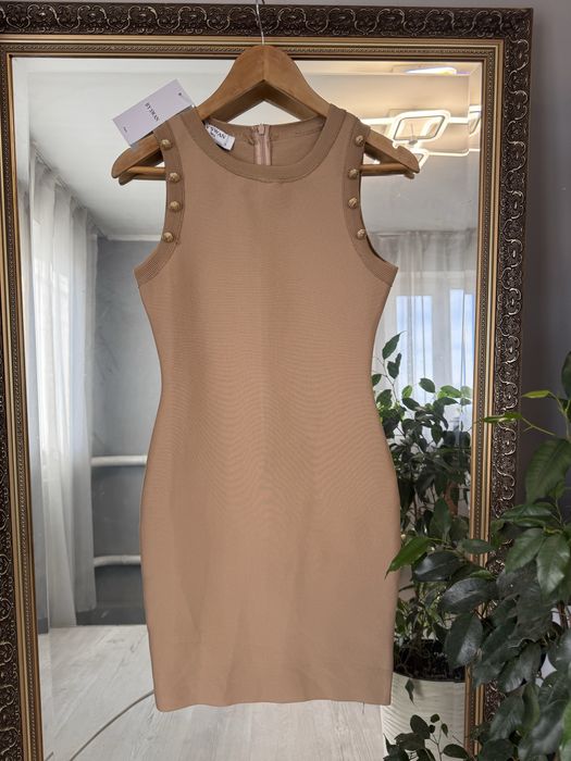 Нова елегантна сукня By Swan, бежевого кольору ,на застібці (розмір S)