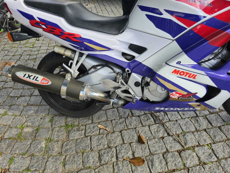 Honda CBR600F – Excelente Estado – 33.000 km Reais