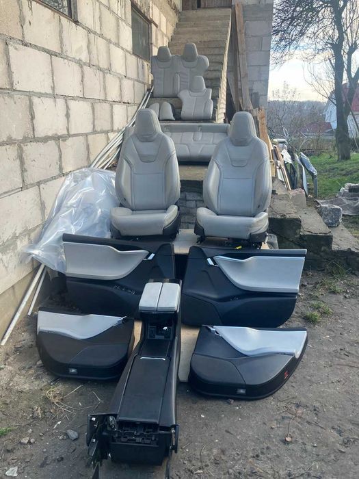 Салон Сидения Консоль центральная Карты двери TESLA Model S 2016 rest