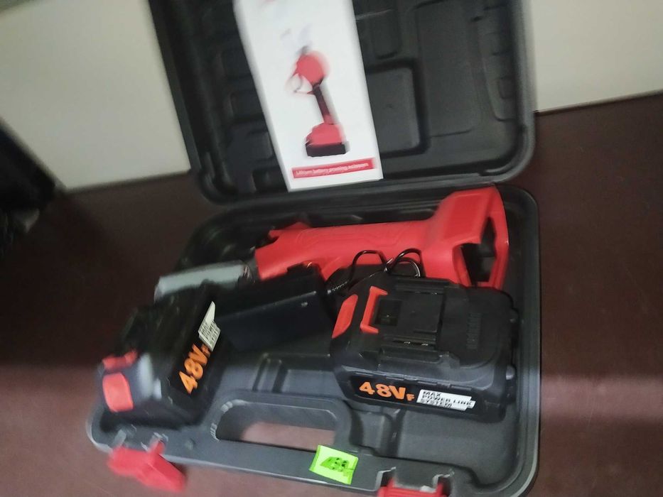 sekator na akumulator 2 akumulatory nowość bardzo mocny utnie nawet pa