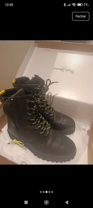 Bota meio cano preta com detalhe florescente Marca PEPE JEANS