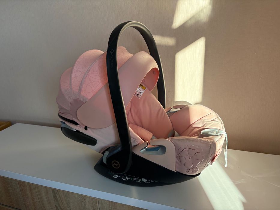Продам автокрісло Cybex Cloud Z i-Size Simply Pink Flowers
