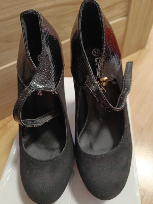 Buty na wysokim obcasie 37