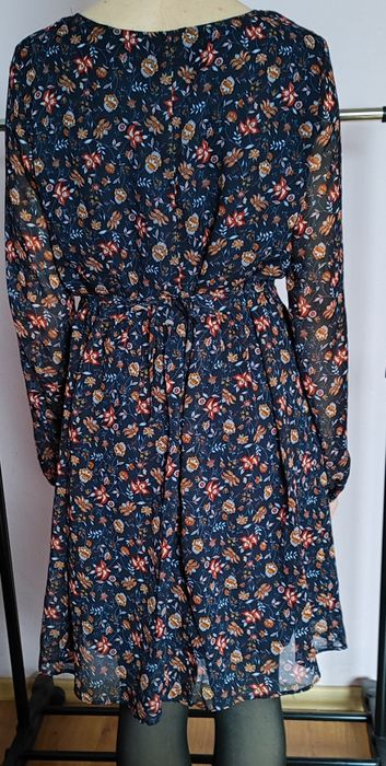 Szyfonowa sukienka w drobne kwiatki