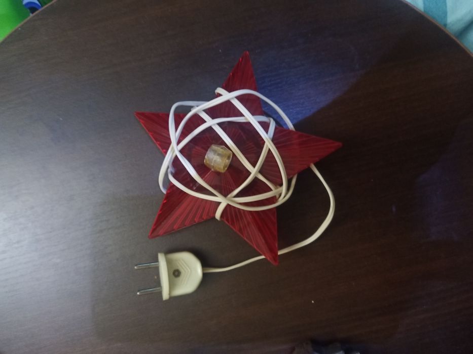 Зірка на ялинку е.