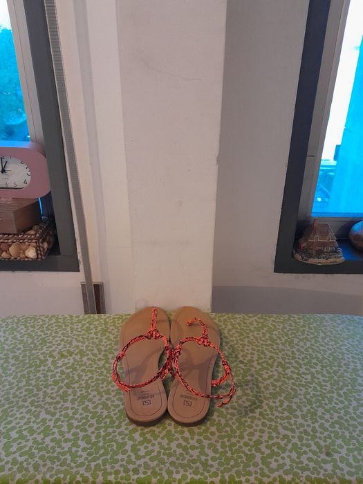 Vendo Sandálias de Senhora SEASIDE muito bonitas como novas