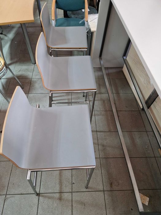 Hokery Profim, krzesła barowe + solidny stół barowy.