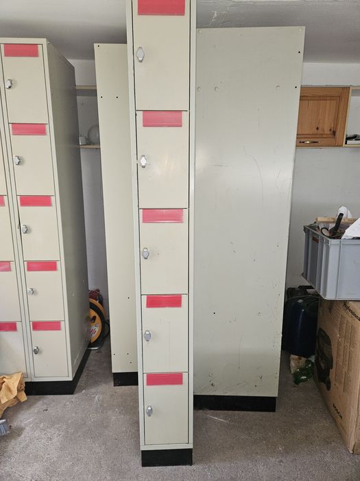 Szafka metalowa używana