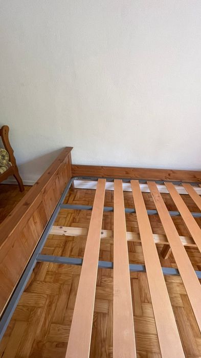 cama de casal em madeira maciça(com colchão)