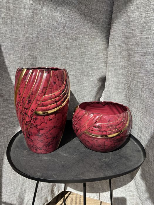 Conjunto vasos bordô com detalhes dourados