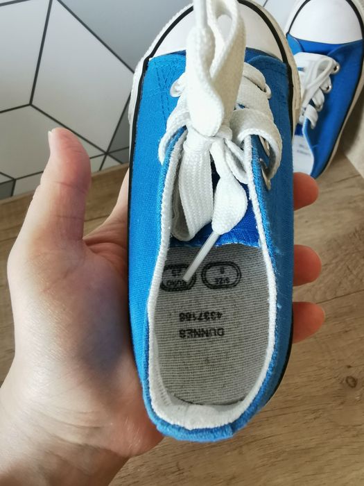 Niebieskie wiązane trampki rozm. 25