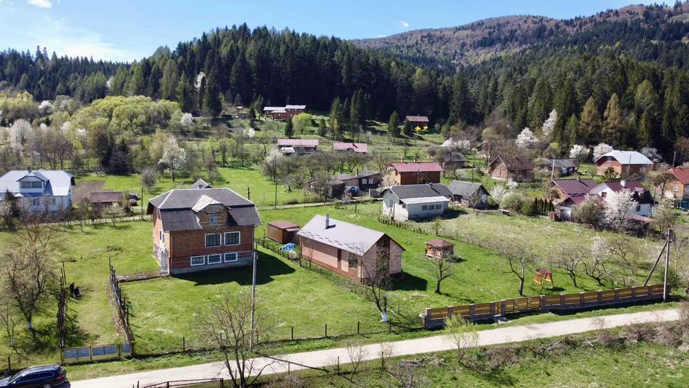 Будинок з панорамним виглядом на гори  в с. Корчин