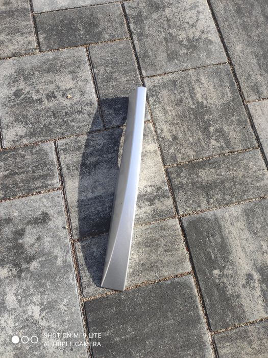 Zaślepka zatyczka osłona Relingu Prawy przód Laguna III 3 Kombi